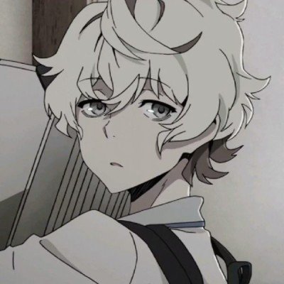 王伟亲姐姐泪洒弟弟坟前
